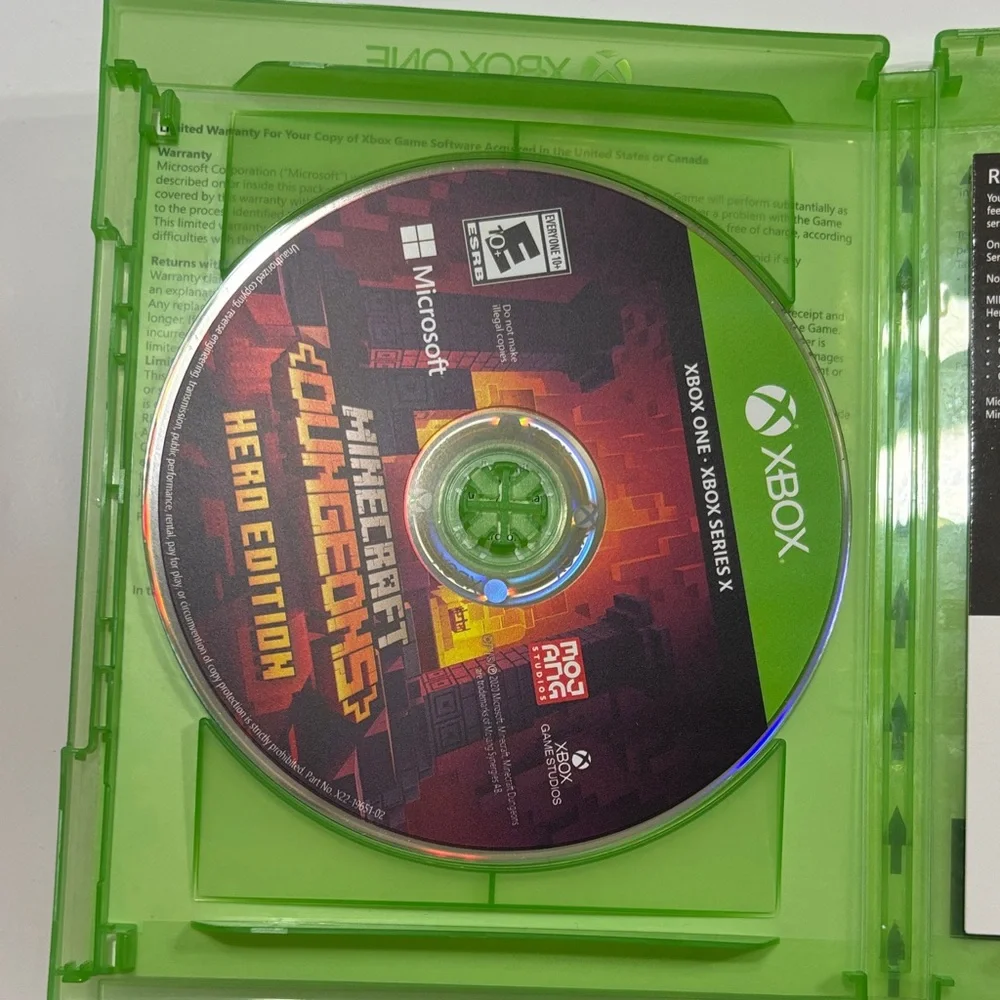 Minecraft Dungeons Hero Edition for Xbox One Great condition - Picture 2 of 4